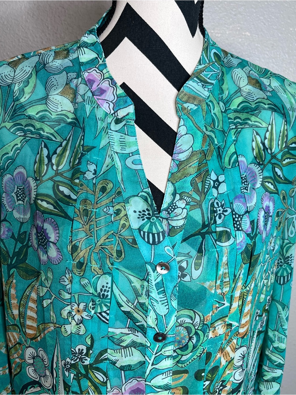 Soft Surroundings Luau Garden Floral Sheer Pintuck Button Front Blouse Sz L - Picture 10 of 14